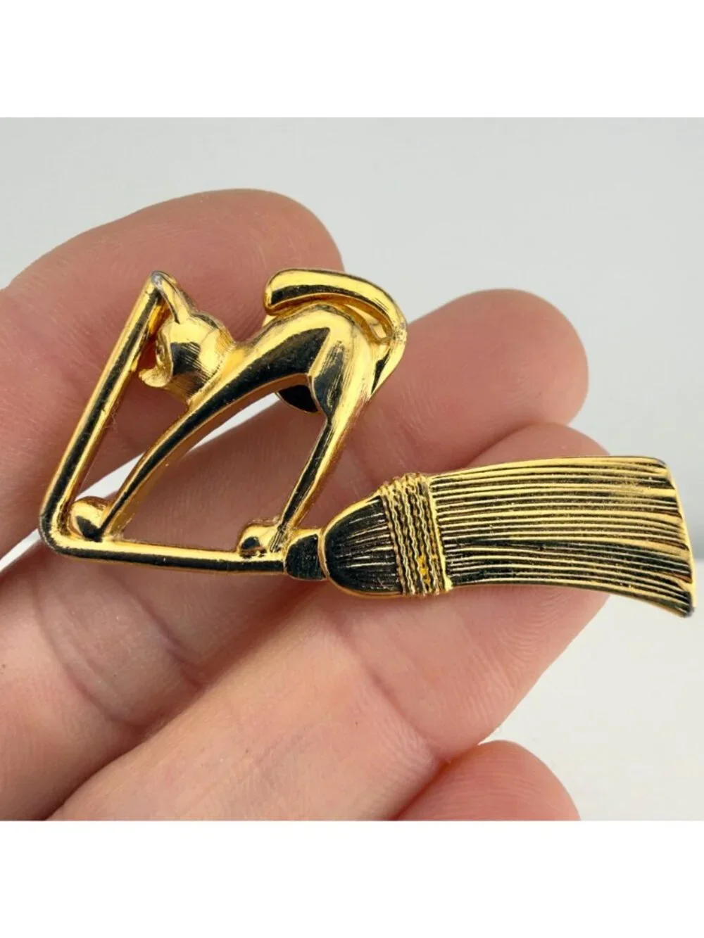 Vintage Signed Avon Halloween Cat on Broom Corn Cob Autumn Fall Lapel Pin